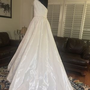 Nouvelle Amsale Sample Wedding Dress Size 10